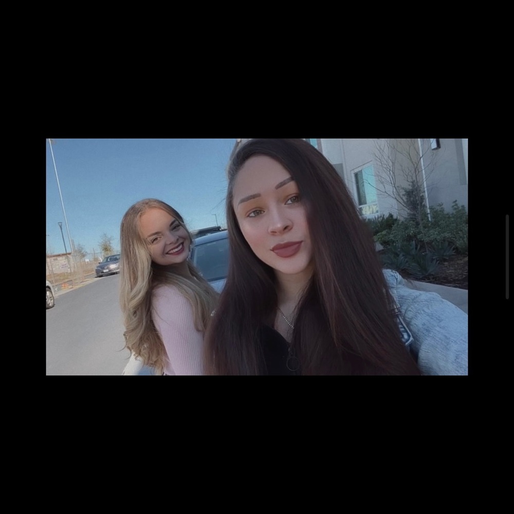 Meet your Posher, Elise daniella